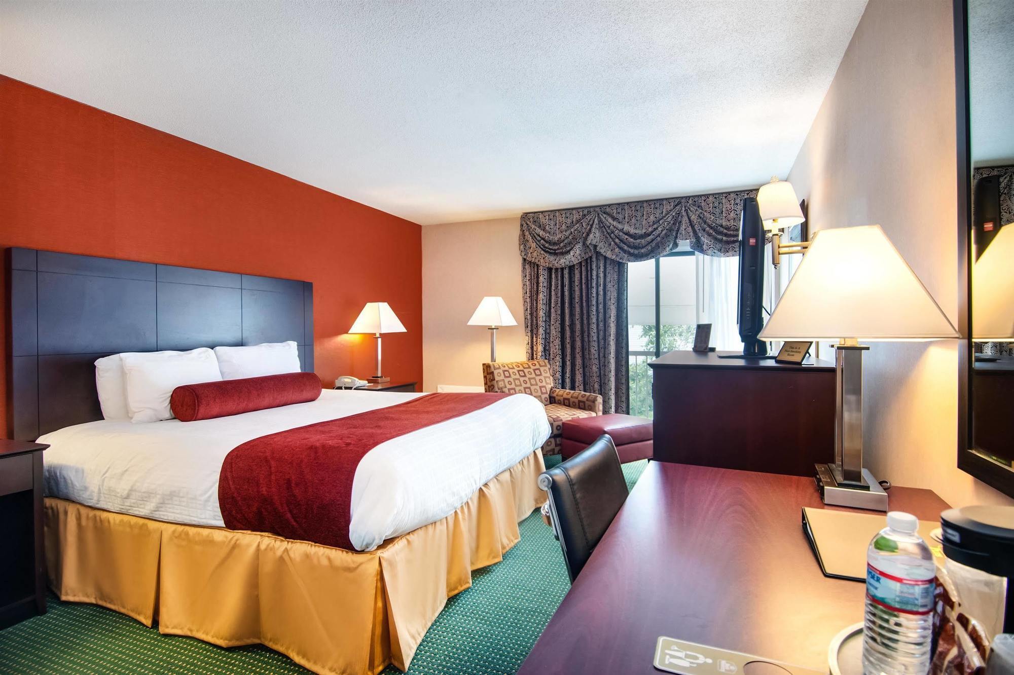 Best Western Plus, The Inn At Хамптън Екстериор снимка