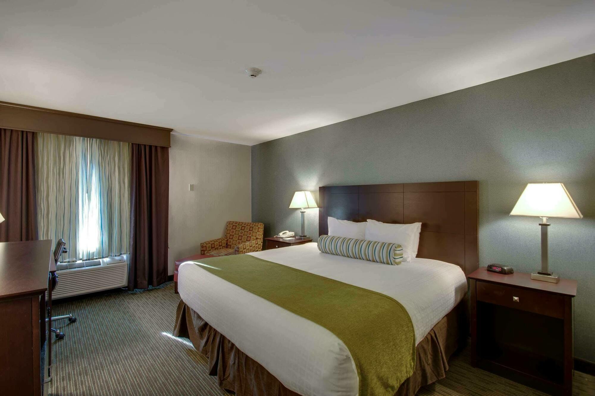 Best Western Plus, The Inn At Хамптън Екстериор снимка